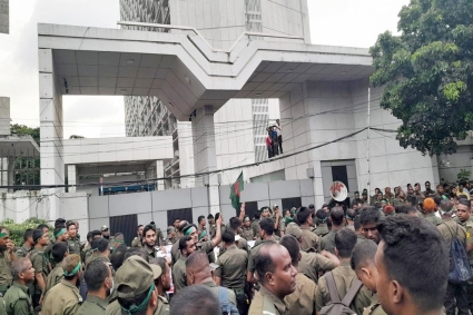 ক্যাম্প ত্যাগ করে ঢাকায় আন্দোলনে গিয়ে চাকরি হারালেন ৯৬ আনসার