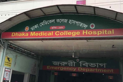 শাহবাগে রিকশা থেকে পড়ে আহত নারীর মৃত্যু