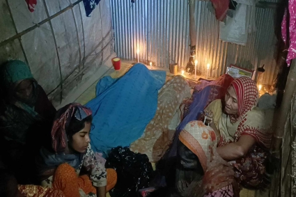 কক্সবাজারে পাহাড় ধসে একই পরিবারের তিনজনের মৃত্যু