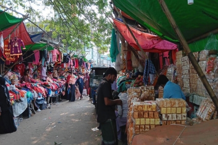 ব্রিজের ওপর ২০ দোকান, মাসে ইজারাদারের পকেটে ৬২ হাজার টাকা