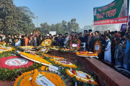 জাতীয় স্মৃতিসৌধে ফুলেল শ্রদ্ধায় বীর শহীদদের স্মরণ