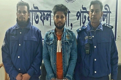 দুই শিক্ষার্থীকে ছুরিকাঘাতের ঘটনায় একজন গ্রেপ্তার 