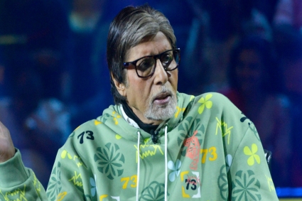 মায়ের মৃত্যুবার্ষিকীতে আবেগপ্রবণ অমিতাভ