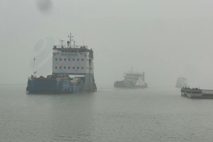 ৭ ঘণ্টা পর পাটুরিয়া-দৌলতদিয়া রুটে ফেরি চলাচল স্বাভাবিক