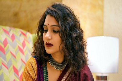 নায়িকার বেপরোয়া গতির গাড়ির চাপায় পিষ্ট শ্রমিক