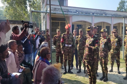 রাজবাড়ীতে অসহায় ও দুস্থদের জন্য সেনাবাহিনীর ফ্রি মেডিকেল ক্যাম্প