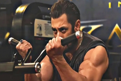  সিনেমায় অ্যাকশন দেখিয়ে শত্রুদের জবাব দিচ্ছেন সালমান খান!