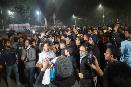 ডাকসুর রূপরেখা প্রণয়নে ৭২ ঘণ্টার আল্টিমেটাম শিক্ষার্থীদের 