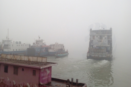 ৮ ঘণ্টা বন্ধ থাকার পর আরিচা-কাজিরহাট নৌপথে ফেরি চলাচল স্বাভাবিক