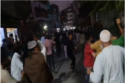 সাভারে চেয়ারম্যানের বাড়িতে ভাঙচুর, স্থানীয়দের ধাওয়ায় ৩ ছাত্র আহত