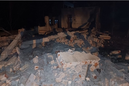 জামালপুরে গুঁড়িয়ে দেওয়া হলো আ.লীগের অফিস