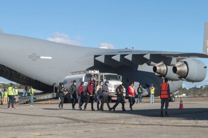 বিমানে করে আরও শতাধিক অবৈধ ভারতীয়কে ফেরত পাঠাল যুক্তরাষ্ট্র