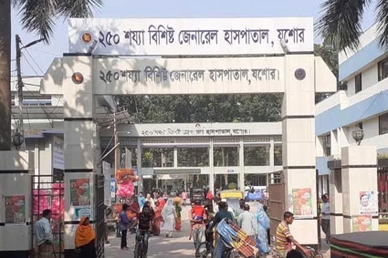 গায়ে কেরোসিন ঢেলে নিলেন দম্পতি, আগুন জ্বালিয়ে দিলো ৫ বছরের ছেলে