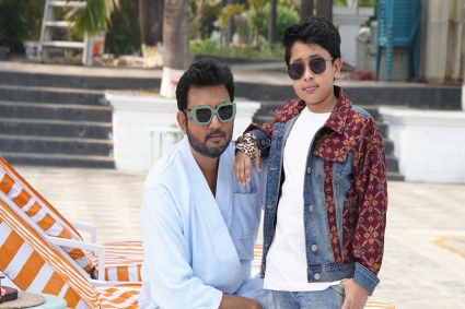 বালু উত্তোলনে বাধা দেওয়ায় এলাকাবাসীকে লক্ষ্য করে গুলি, আহত ১