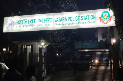 রাজধানীতে ছিনতাইকারী সন্দেহে দুই বিদেশি নাগরিকসহ তিনজনকে মারধর