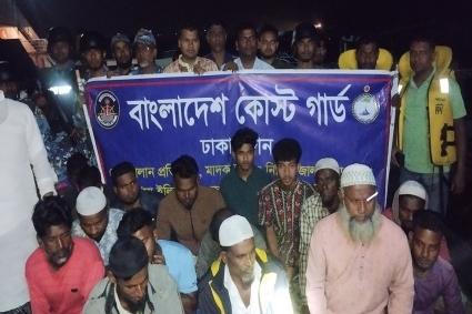 পদ্মায় অবৈধভাবে বালু উত্তোলন, ৩ লাখ টাকা জরিমানা