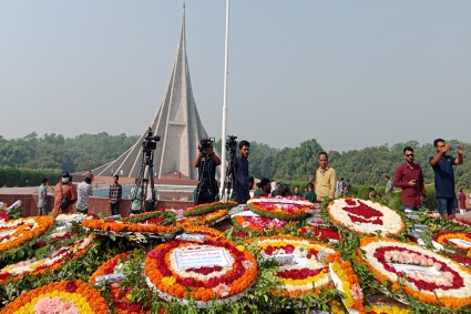 শ্রদ্ধার ফুলে বীর সন্তানদের স্মরণ