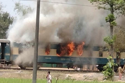 আড়াই ঘণ্টা পর ঢাকা-ময়মনসিংহ রুটে ট্রেন চলাচল স্বাভাবিক
