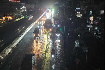 ঢাকায় ঝড়-বজ্রপাত