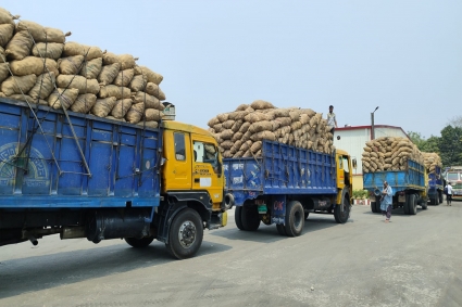 বাংলাবান্ধা দিয়ে নেপাল গেল আরও ৩১৫ টন আলু