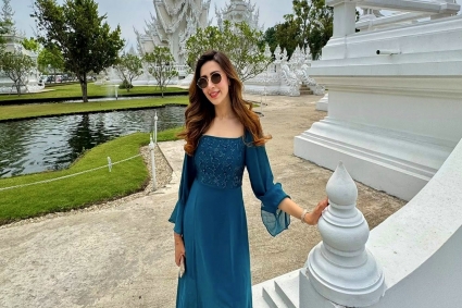 নজরকাড়া লুকে বিদ্যা সিনহা মিম 