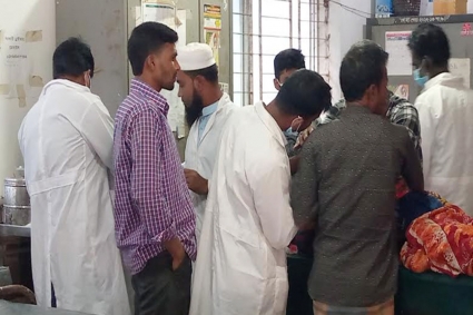 নাগরদোলায় তুলে অন্তঃসত্ত্বা স্ত্রীকে গলা কেটে হত্যা  