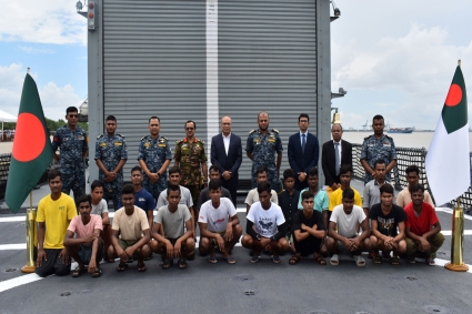 মিয়ানমারে আটক ২০ বাংলাদেশিকে স্বজনদের কাছে হস্তান্তর