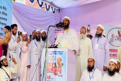 ফেনীতে মামুনুল হক ইসলামের সঙ্গে সাংঘর্ষিক কোনো আইন-নীতিমালা মেনে নেওয়া হবে না