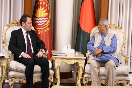 বাংলাদেশে বিনিয়োগ করতে আজারবাইজানকে প্রধান উপদেষ্টার আহ্বান