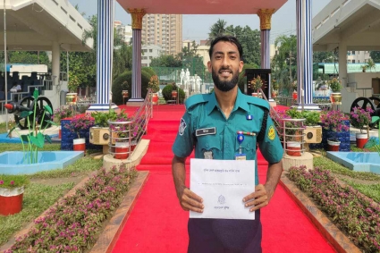 পুলিশের আইজি ব্যাজ পেলেন ফুটবলার ঈসা