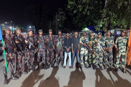 ৮ ঘণ্টা পর এসএসসি পরীক্ষার্থীসহ দুইজনকে ফেরত দিলো বিএসএফ