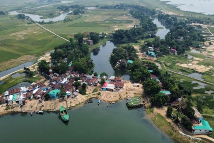নদী দখল করে গড়ে উঠেছে বাজার, জলবায়ু ঝুঁকির ভার বইছে হাওরবাসী