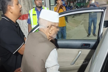 স্ত্রীর জিম্মায় ছাড়া পেলেন সাবেক ভূমিমন্ত্রী হীরা