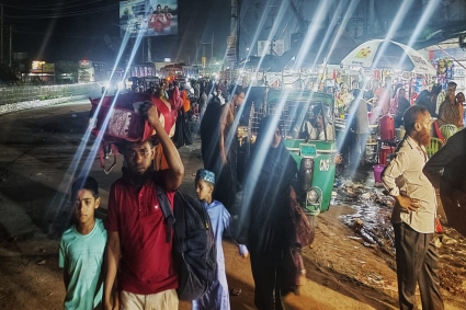 গভীর রাতেও ময়মনসিংহ বাইপাসে ঘরমুখো মানুষের স্রোত, পথে পথে হয়রানি