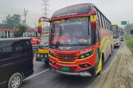 ঢাকা-টাঙ্গাইল মহাসড়কে ২৫ কিলোমিটার এলাকায় যানবাহনের ধীরগতি