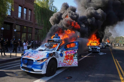 আরও ২ হাজার ন্যাশনাল গার্ড, ৭শ মেরিন সেনা পাঠালেন ট্রাম্প