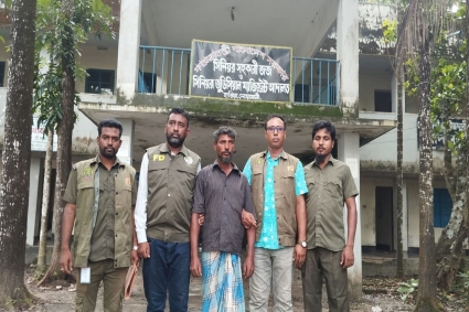 বন বিভাগের গাছ অবৈধভাবে কেটে কারাগারে কৃষক