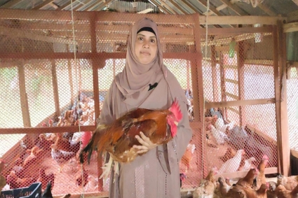 টাইগার মুরগি খামারে সফল শিউলি বেগম এখন গ্রামের নারীদের অনুপ্রেরণা