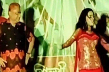 নোয়াখালীতে মেলার নামে চলছে অশ্লীল নৃত্য, জমজমাট জুয়ার আসর