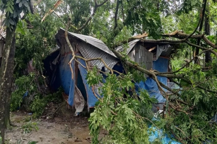 আকস্মিক টর্নেডোতে নোয়াখালীতে ৪ গ্রাম লণ্ডভণ্ড, দুর্ভোগে বহু পরিবার