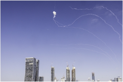 একসঙ্গে ২৫টি ক্ষেপণাস্ত্র ছুড়েছে ইরান : ইসরায়েল