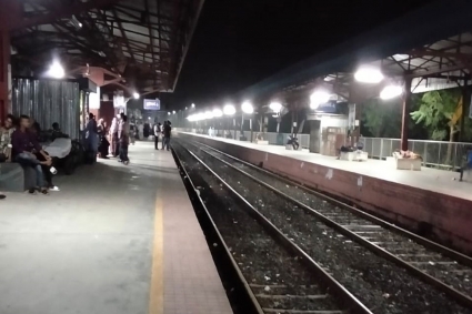 ৬ ঘণ্টা পর খুলনার সঙ্গে সারা দেশের রেল যোগাযোগ স্বাভাবিক