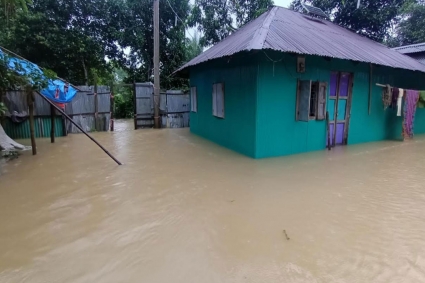 ফেনীতে প্লাবিত হচ্ছে নতুন নতুন এলাকা, সড়ক যোগাযোগ ব্যাহত