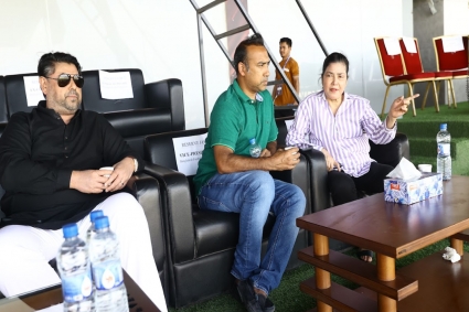 টিকিট নিয়ে একজন দায়িত্ব এড়ালেন, আরেকজন করলেন বিভ্রান্ত