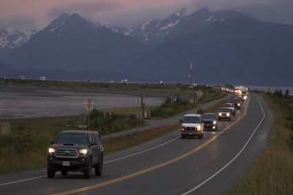 ৭.৩ মাত্রার শক্তিশালী ভূমিকম্পে কেঁপে উঠল আলাস্কা, সুনামি সতর্কতা