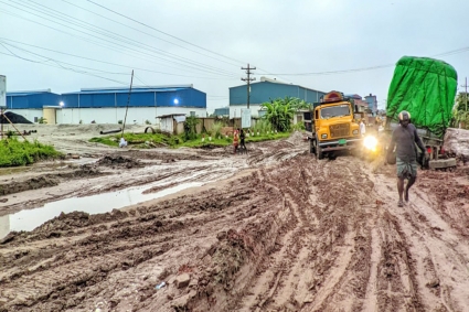 মহাসড়কে মহাদুর্ভোগ, ৫ কিলোমিটার সড়ক যেন মৃত্যুফাঁদ