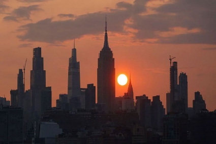 কানাডার দাবানলের ধোঁয়ায় আচ্ছন্ন নিউইয়র্ক, সতর্কতা জারি