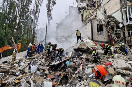 কিয়েভে রাতভর হামলা রুশ বাহিনীর, নিহত ৩১