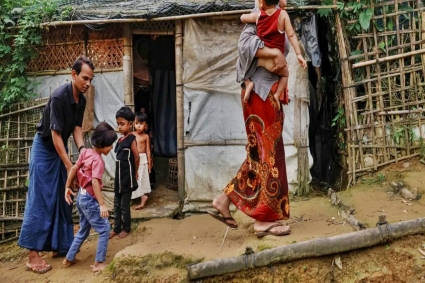 কবরস্থানও আরাকান আর্মির দখলে, ধানক্ষেতে দাফন : দুই পক্ষের বলি রোহিঙ্গারা