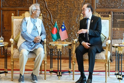 মালয়েশিয়ার প্রধানমন্ত্রীর সঙ্গে প্রধান উপদেষ্টার বৈঠক